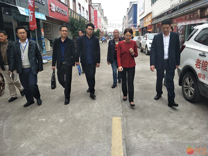 市商务局曾萍副局长检查泸县商贸企业1.jpg